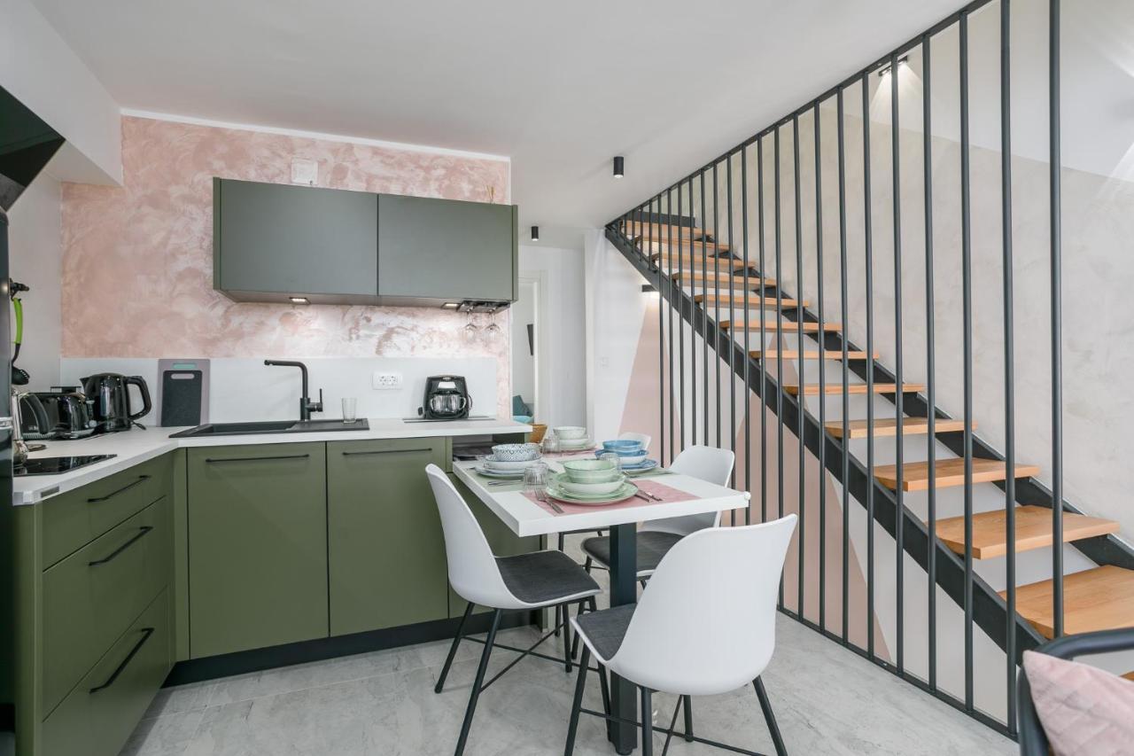 Apartmen Plus U Centru Blizu Plaze Njivice Kültér fotó