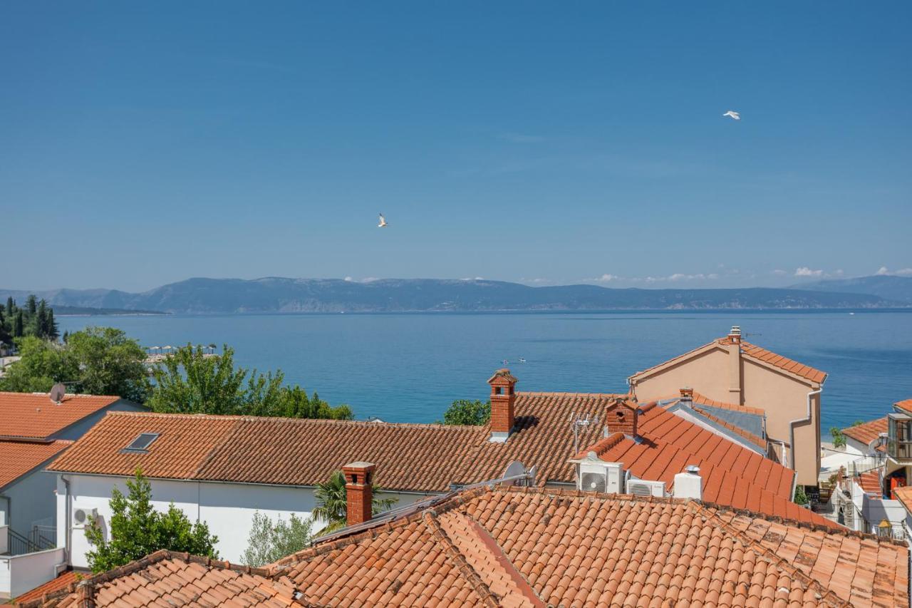 Apartmen Plus U Centru Blizu Plaze Njivice Kültér fotó