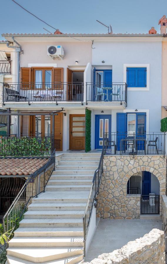 Apartmen Plus U Centru Blizu Plaze Njivice Kültér fotó